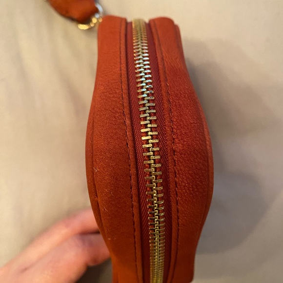 Uterque brand orange suede wristlet with gold tone chain wrist strap - Picture 3 of 4